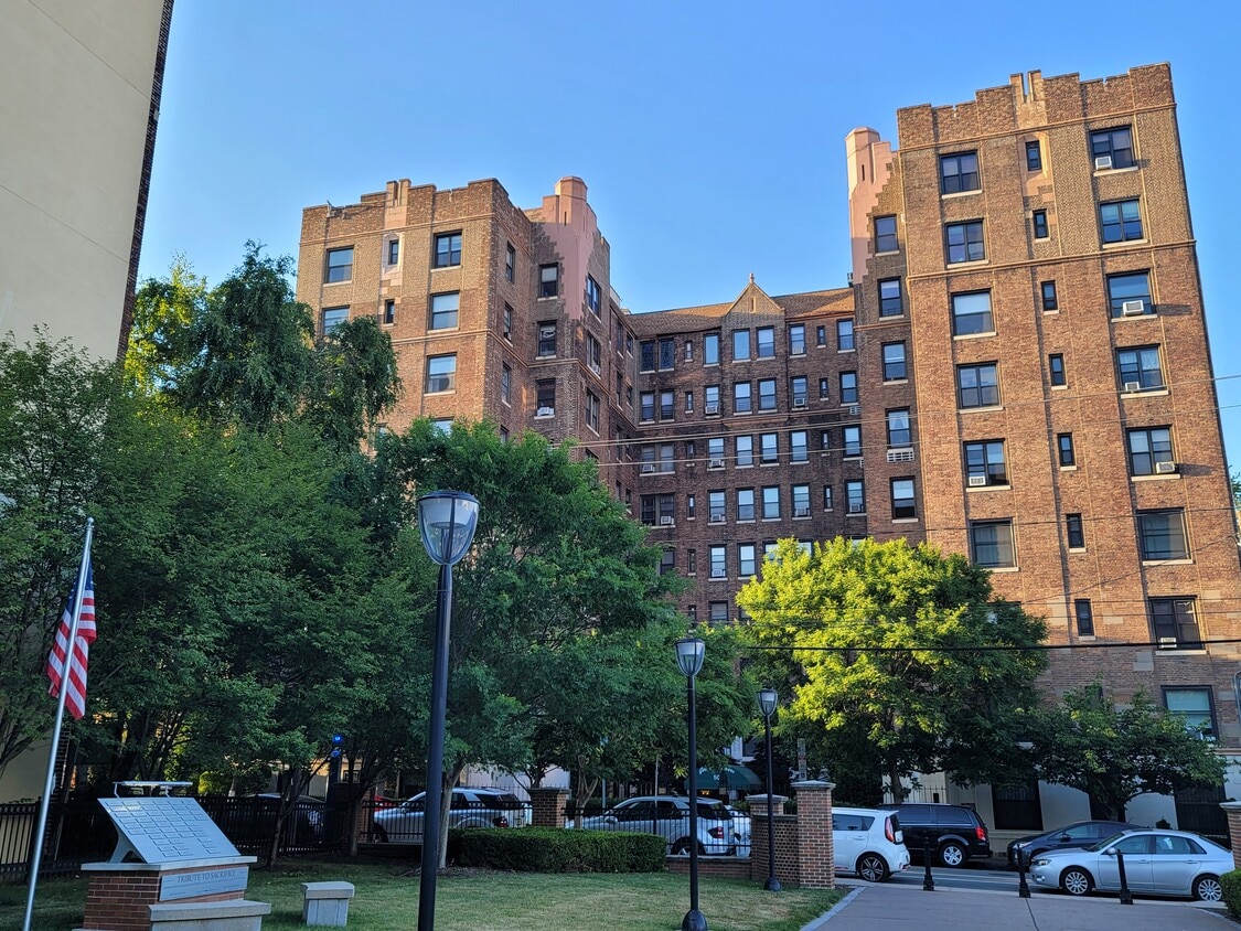 50 Glenwood Ave Unit 305, Jersey City, NJ 07306 Condo for Rent in
