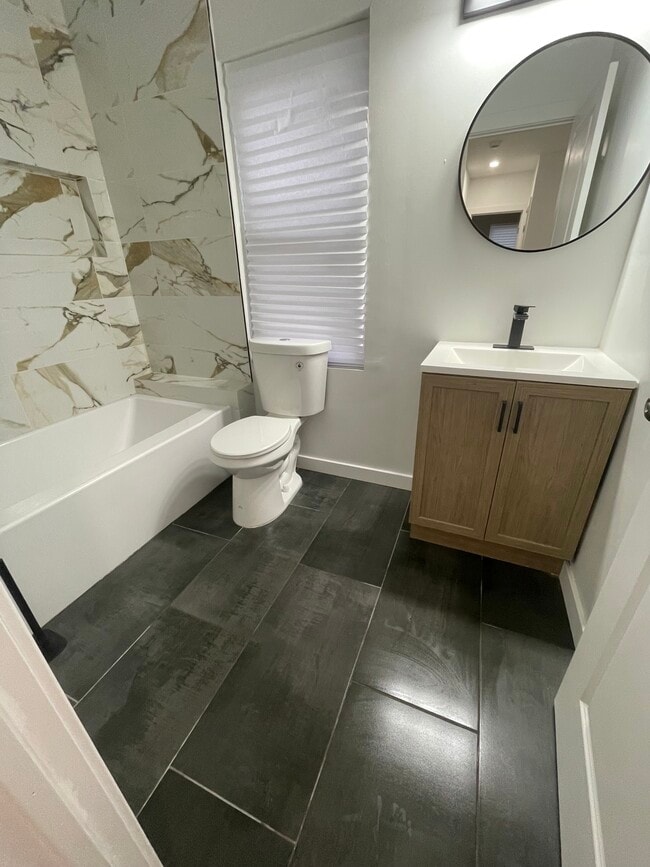 Building Photo - 2808 N Taylor St