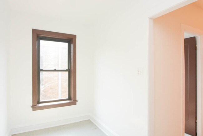 Foto del edificio - 3300 W Schubert Ave