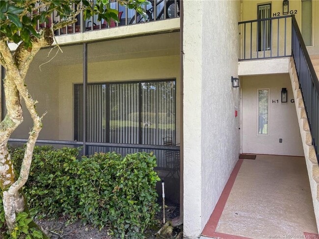 Building Photo - 1965 SW Silver Pine Way