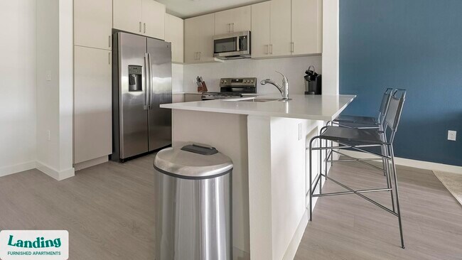 Foto del edificio - 7301 Lake Bank Lp