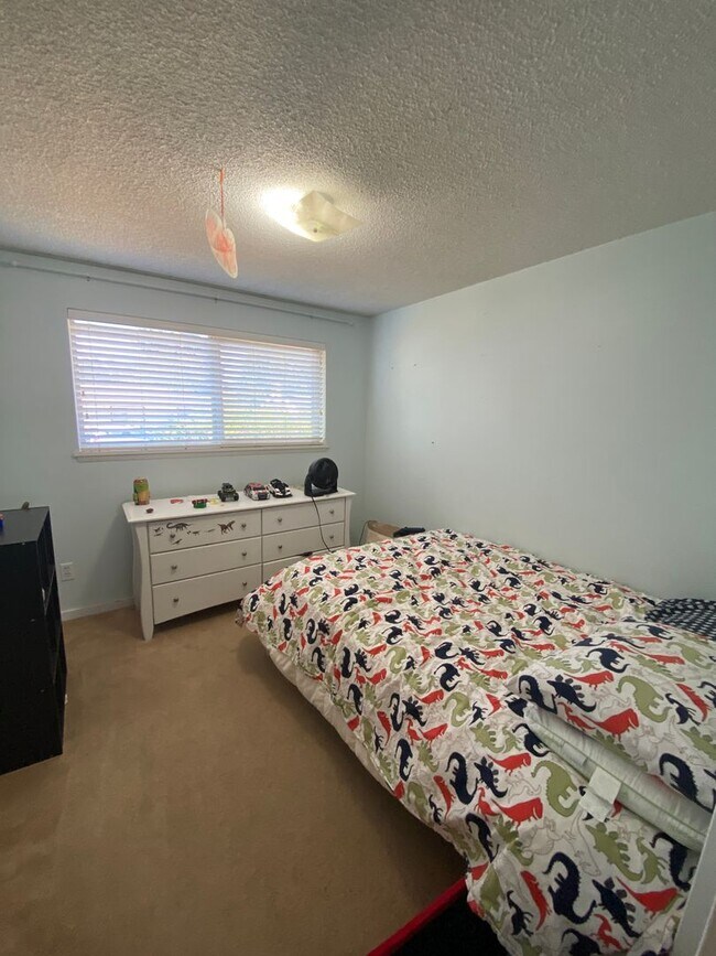 Foto del edificio - 4 Bedroom Fairwood Home with garage and RV parking