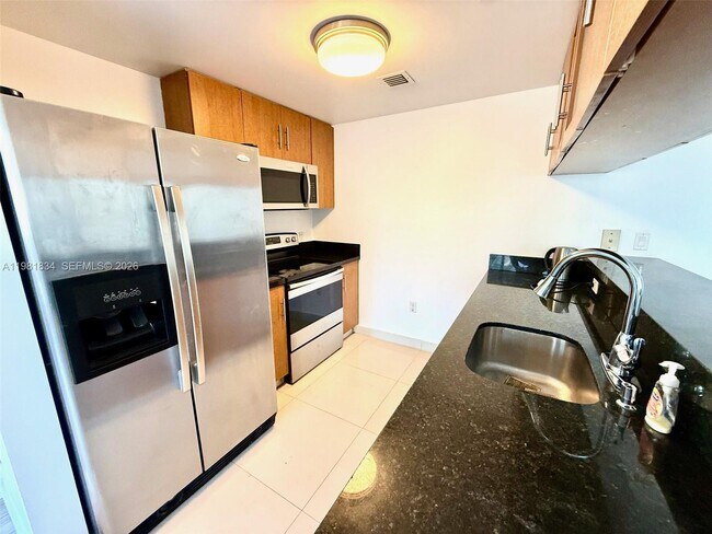 Foto del edificio - 601 NE 23rd St