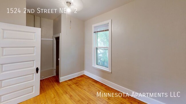 Building Photo - Great Location in NE Minneapolis! 2 Bedroo...
