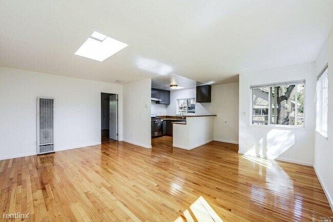 Foto del edificio - 1 br, 1 bath House - 1385 1/2 Sir Francis ...