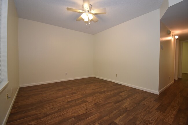 Building Photo - Saratoga Street Duplex