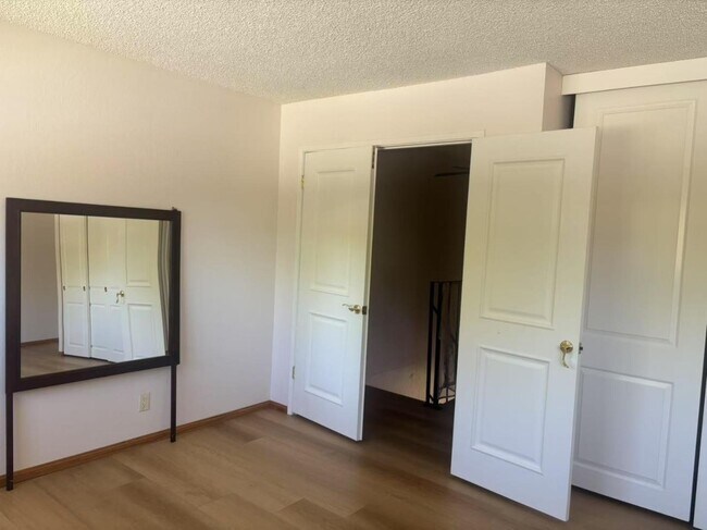 Foto del edificio - 2844 Parkrow Ln