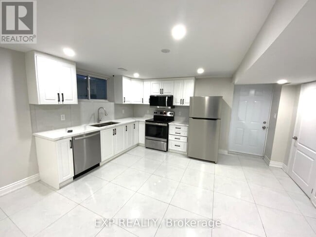 Building Photo - 923 Guinness Cres