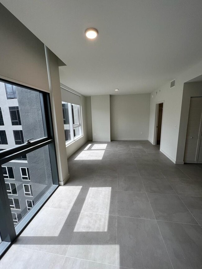 Foto del edificio - 408 NW 32nd St