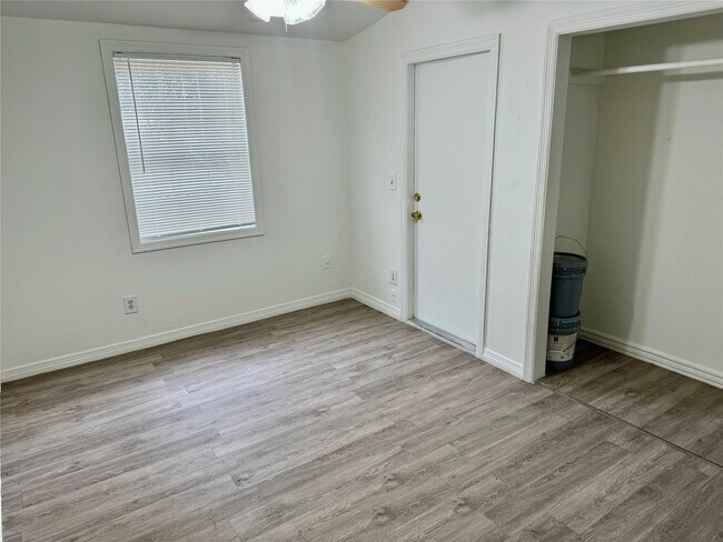 Foto del edificio - 3914 Ella Blvd