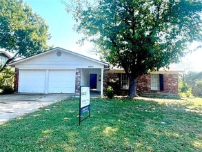 Building Photo - 6601 Woodway Dr