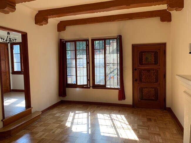 Living Room - 7551 Oakwood Ave