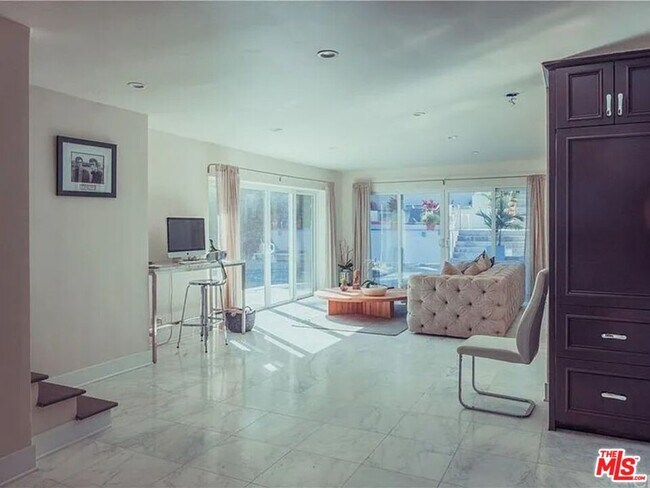 Foto del edificio - 2633 N Commonwealth Ave