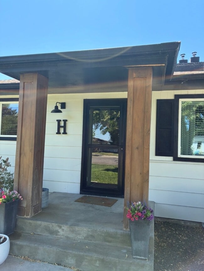 Foto del edificio - 3060 Vickie Ln