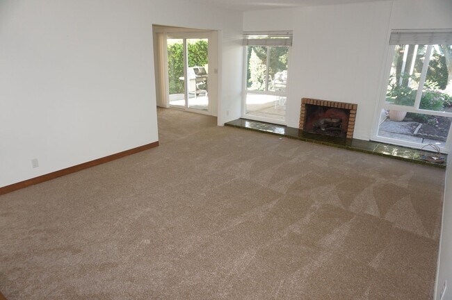 Building Photo - Charming Single Family Home in Orange