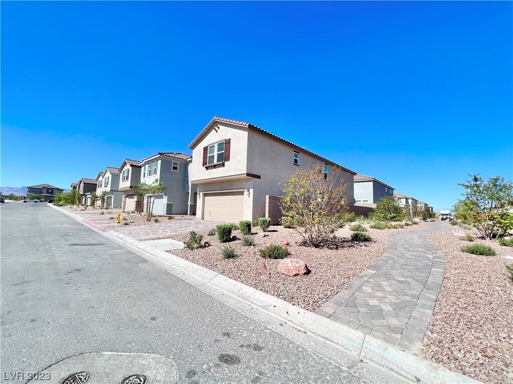 Foto principal - 6972 W Ford Ave