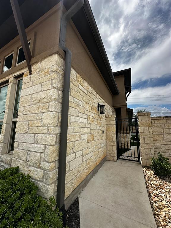 Building Photo - 904 Indian Hawthorne Dr