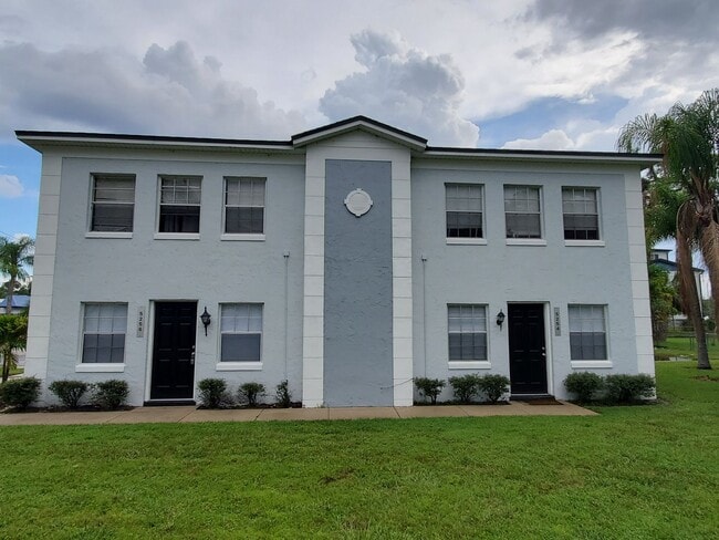Building Photo - One Bedroom, One Bath Apartment - Priced t...