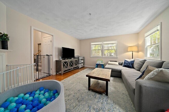 Building Photo - 43 Winterberry Way