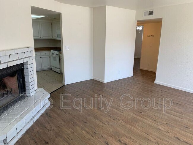 Building Photo - 4012 W Meadow Ave