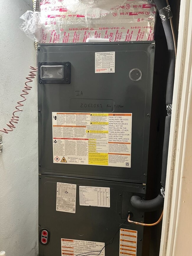 Building Photo - For Rent 4-Bedroom, 2-Bathroom single-family home