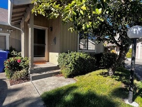 Building Photo - 671 Spring Ln