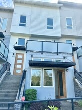 Building Photo - Modern 3-bed, 2.5-bath Townhome in Lake Forrest Park!