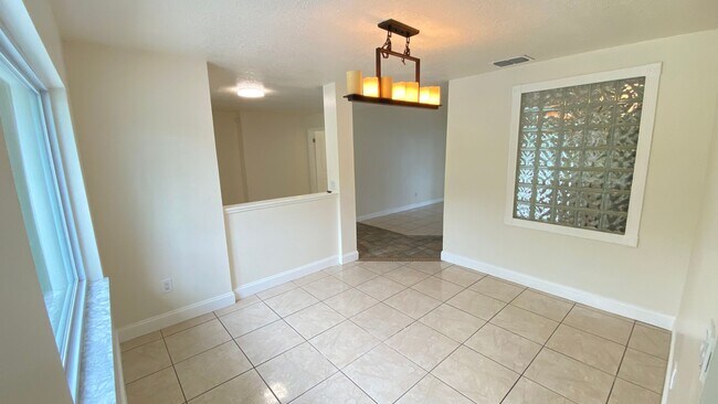 Foto del edificio - 4 Bedroom, 2.5 Bath Pool Home!