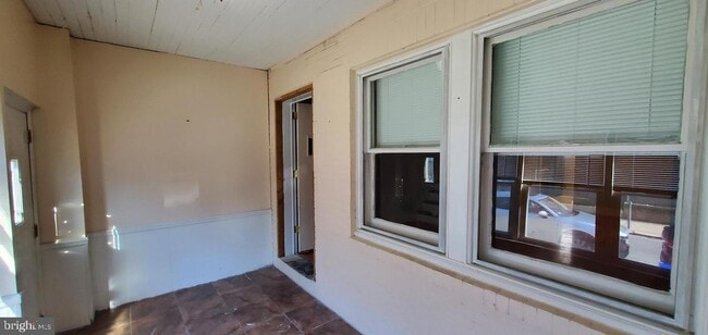 Building Photo - 4737 Oakmont St