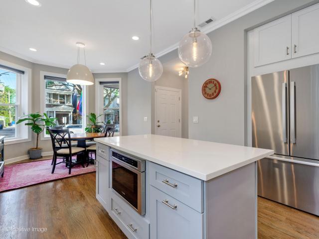 Foto del edificio - 3 bedroom in Chicago IL 60613