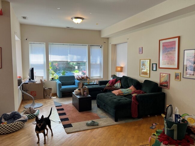 Living Room - Greenleaf-Paulina Apartments
