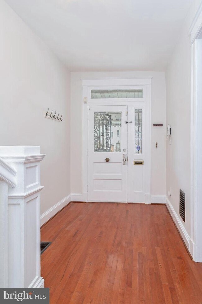 Foto del edificio - 222 R St NE