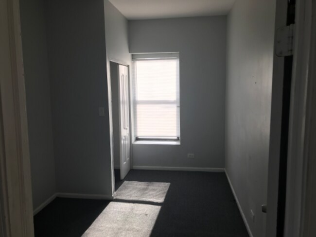 Building Photo - 5253 S Prairie Ave