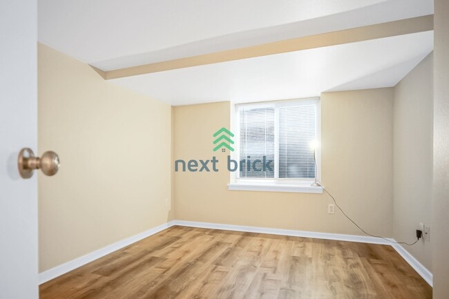 Building Photo - Charming 1-bedroom, 1-bathroom unit in Greenwood