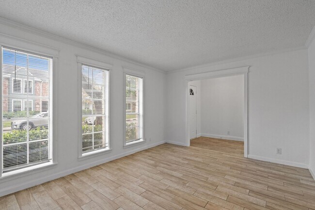 Foto del edificio - 11002 Hammerly Blvd