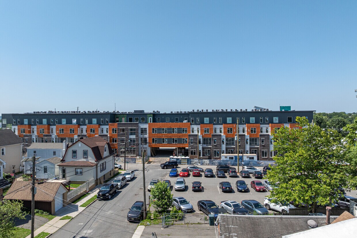 Alternar - Five85West