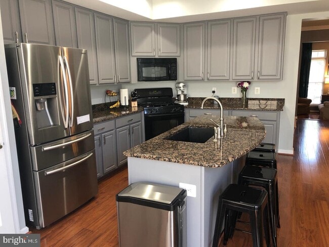 Building Photo - 42473 Greenside Dr