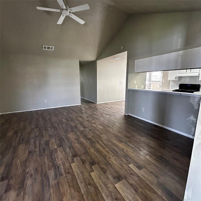 Foto del edificio - 6603 Deatonhill Dr