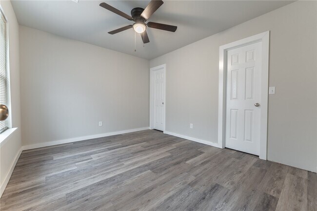 Foto del edificio - 1370 N Porter Rd