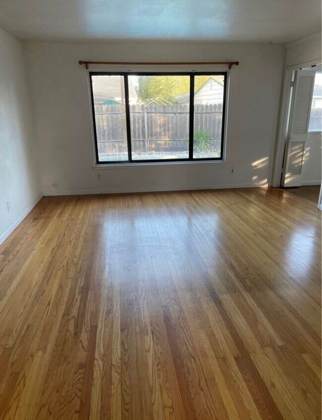 Building Photo - 4623 Goya Pkwy