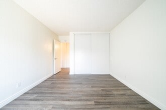 Building Photo - 1440 Oak Dr