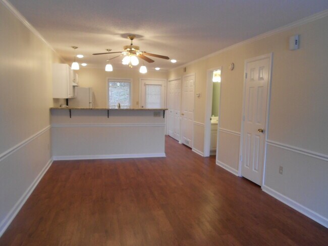 Foto del edificio - 2 Bedroom Apartments/Townhomes in Five Poi...