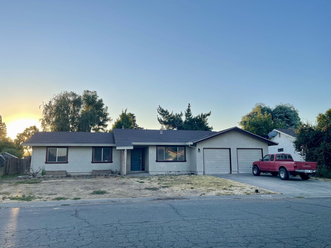 Primary Photo - 1544 Jones Rd