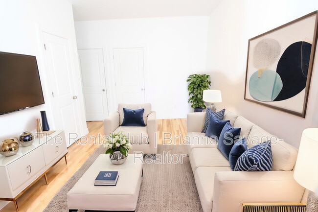 Building Photo - 91 Elm St