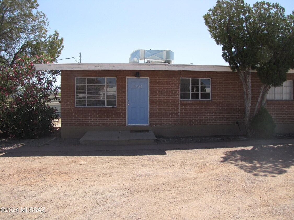 Primary Photo - 4721 E 1st St