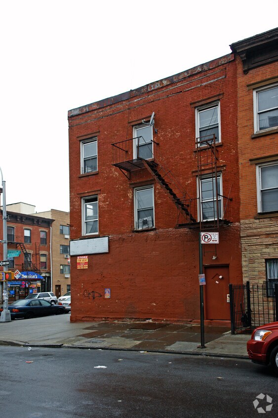 Foto del edificio - 151 Meserole St