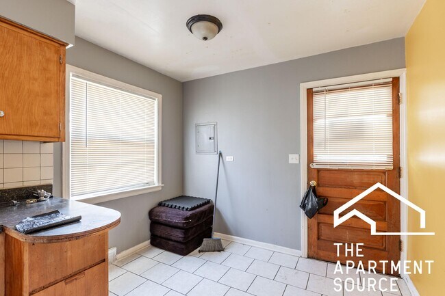 Building Photo - 125 Custer Ave