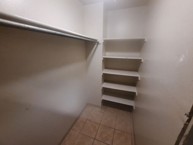 Foto del edificio - FREE PETS & UTILITIES INCLUDED! Boutique 2BR Golden Apt near Clear Creek Trail