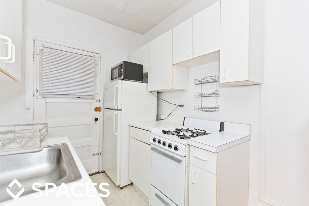 Primary Photo - 2237 N Bissell St