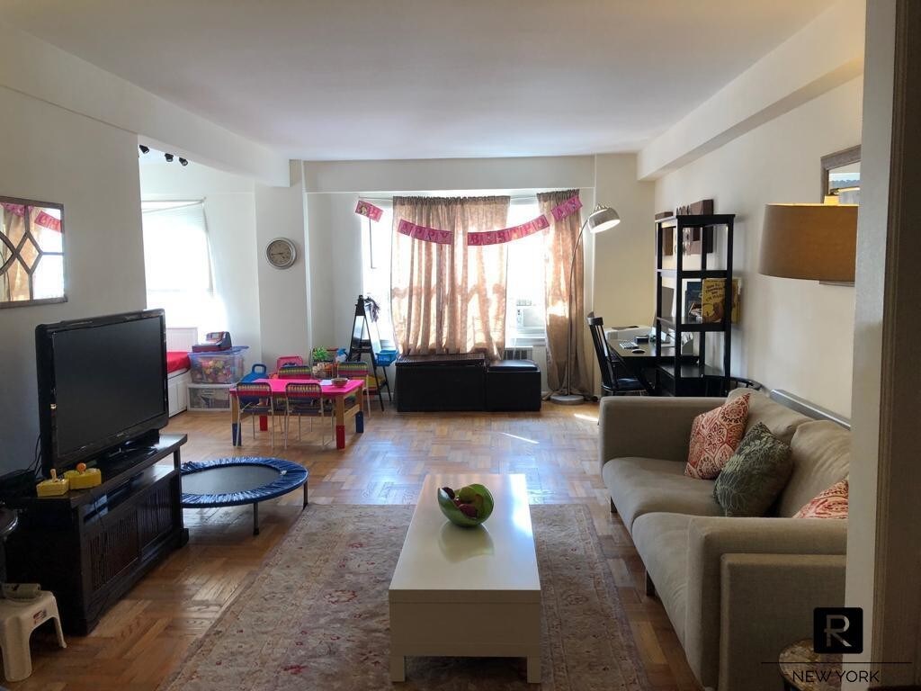Primary Photo - 110 East End Avenue